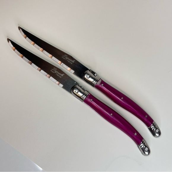 Set 2 Vtg Laguiole Steak Knives Bee Emblem  Inox France Pink Handle Read - Picture 3 of 12